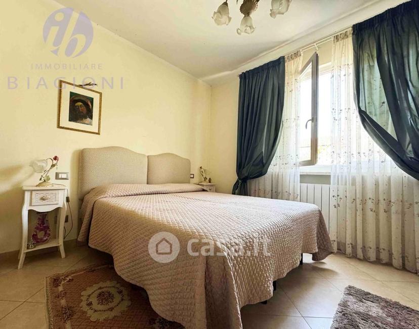 Villa in Via Cortona 120 — foto 17 di 37