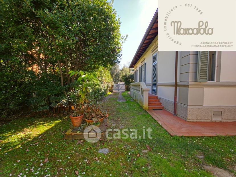 Villa in Via C. Cavour 1