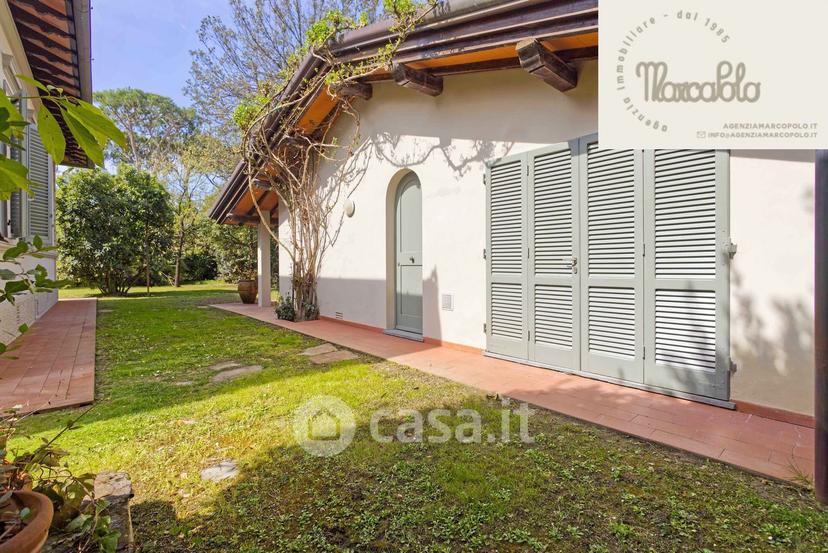 Villa in Via C. Cavour 1 — foto 11 di 31