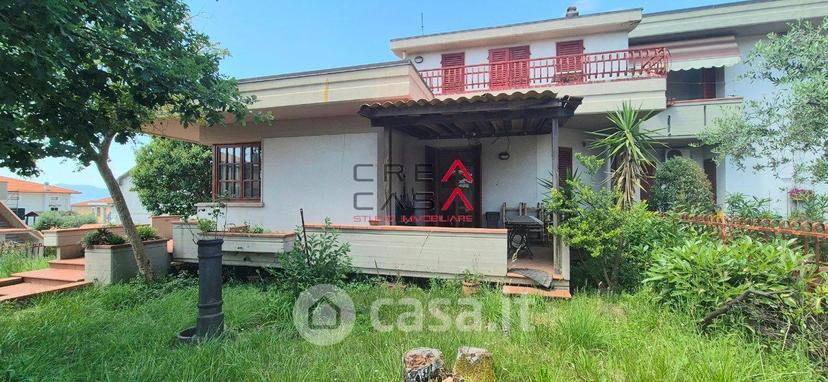 Villa in Via Eugenio Montale — foto 13 di 17