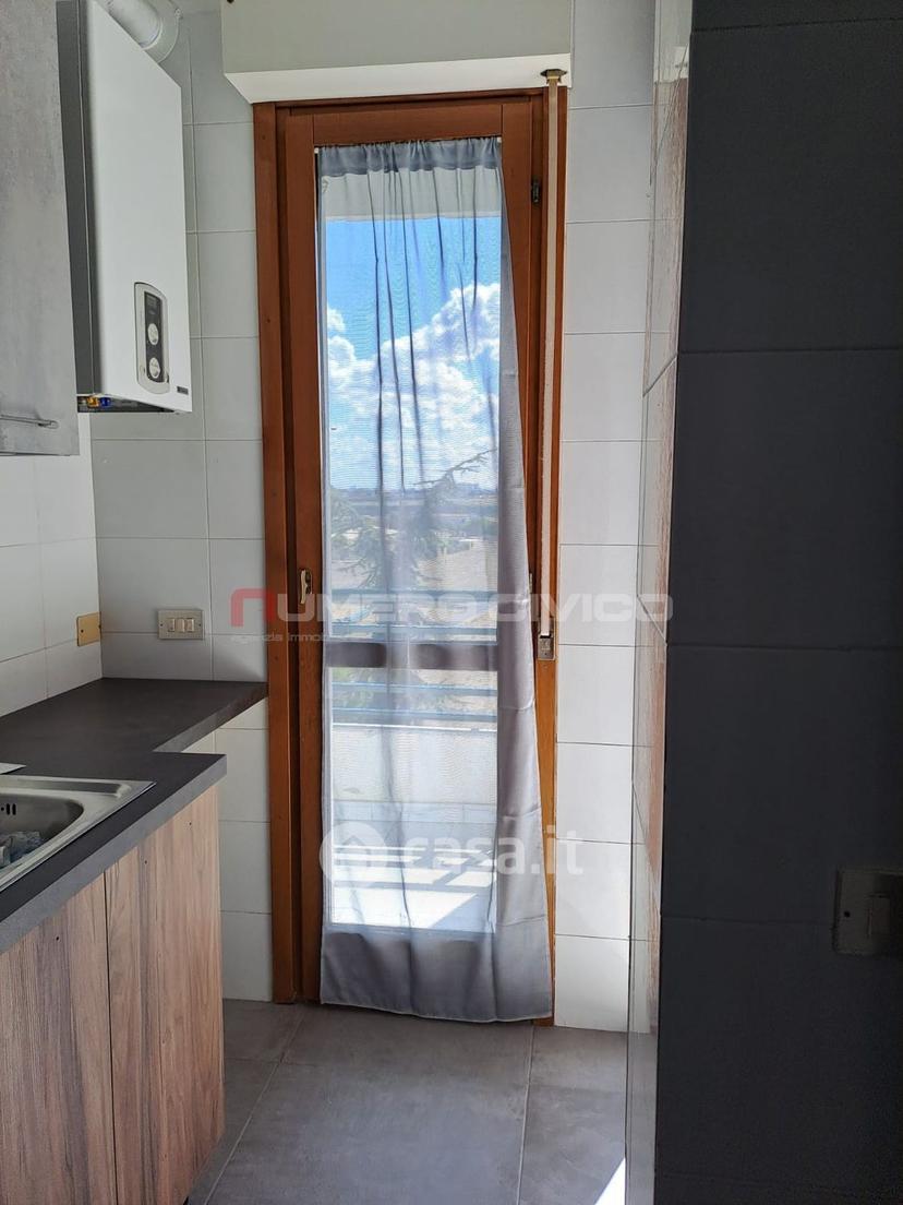 Stanza in Via Francesco Petrarca — foto 3 di 17