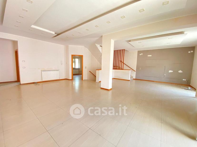 Quadrilocale in Via Eugenio Montale — foto 10 di 15