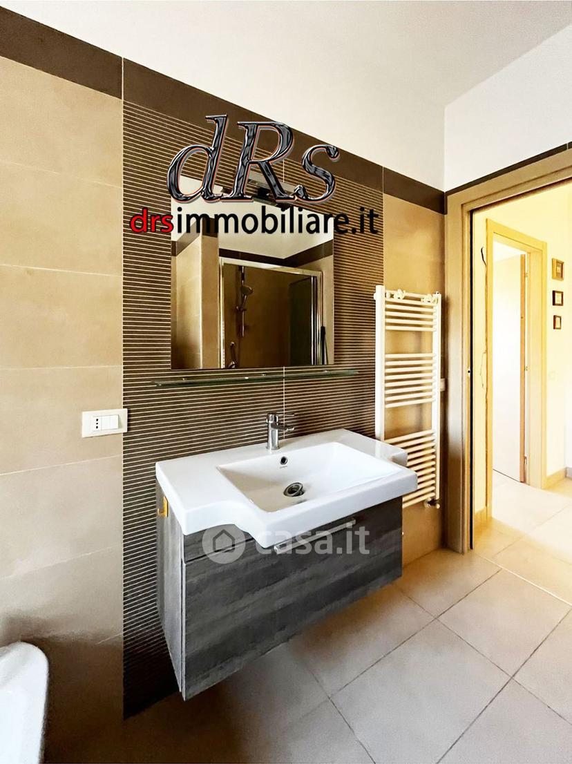 Quadrilocale in Via Umbria — foto 16 di 37