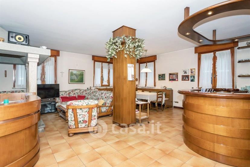 Villa in Via Spluga 32 — foto 24 di 38
