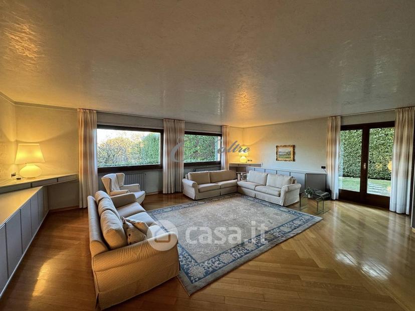 Villa in Via Cervino 1 — foto 9 di 25