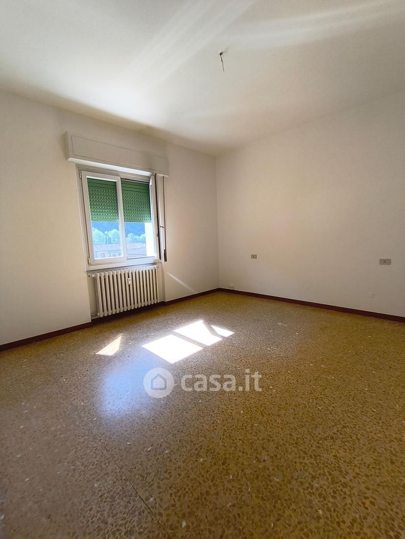 Trilocale in Via F. Petrarca — foto 22 di 25