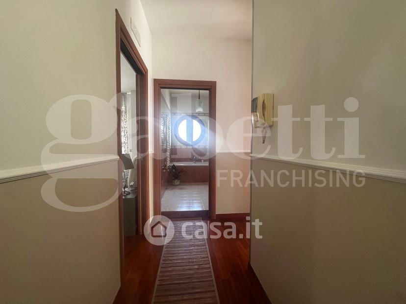 Villa in Via Benvenuto Cellini 9 — foto 16 di 30