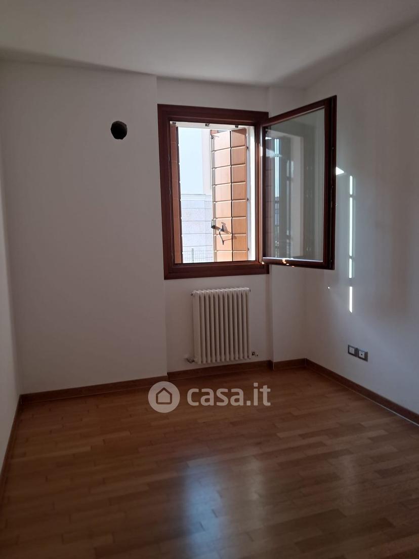 Trilocale in Via del Santo 18 — foto 9 di 15