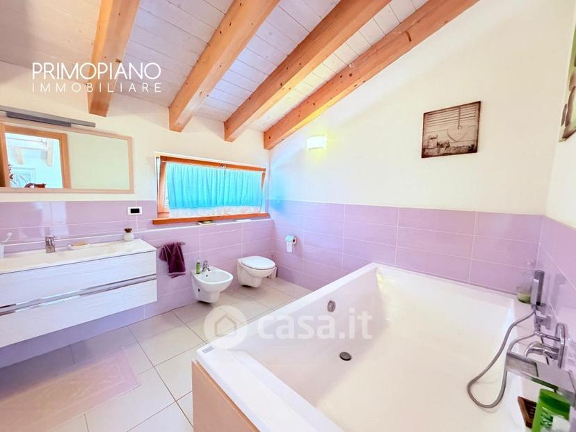 Villa in Frazione Frisanchi — foto 2 di 39