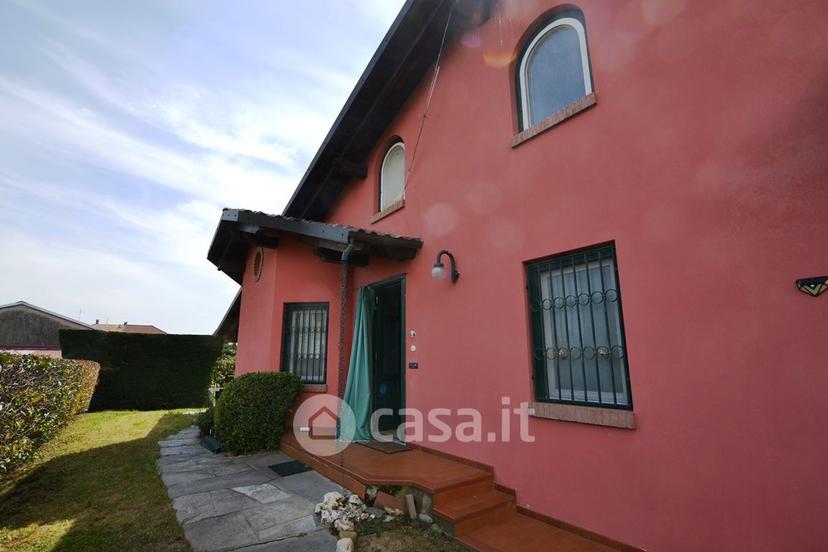 Villa in Via Roma 11 — foto 10 di 40
