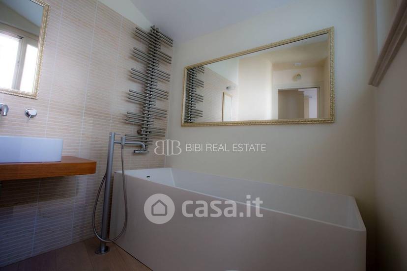 Trilocale in Via Massimo d'Azeglio 11 — foto 2 di 49
