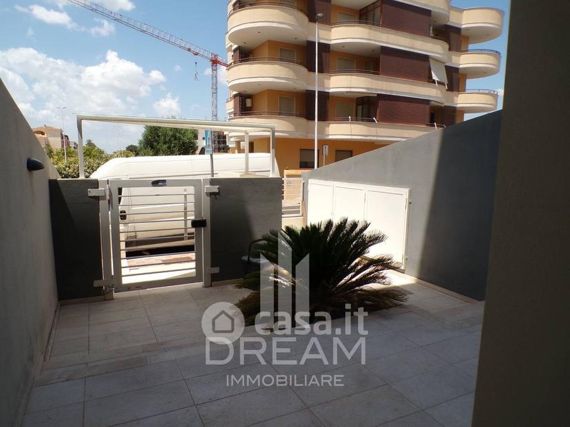 Trilocale in Via Ungheria 79 — foto 2 di 26