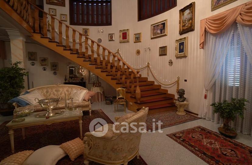 Villa in Via dei Carpini 1 — foto 5 di 51