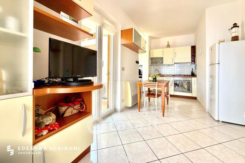 Trilocale in Via Aurelia 111 — foto 2 di 38