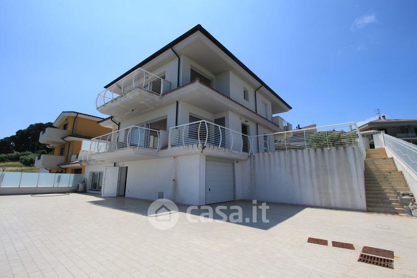 Villa in Contrada San Silvestro — foto 15 di 45