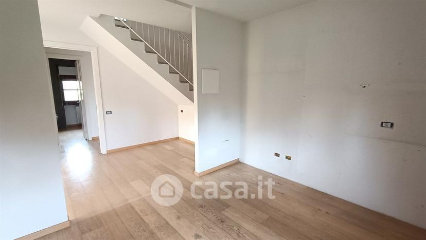Appartamento in Via Ugo Foscolo 12 — foto 2 di 57