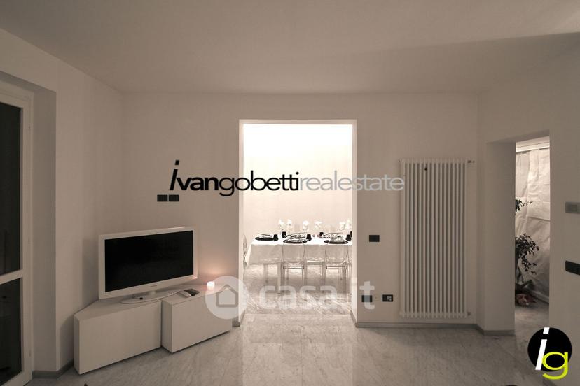 Villa in Via Martiri della Libertà 8 — foto 24 di 72