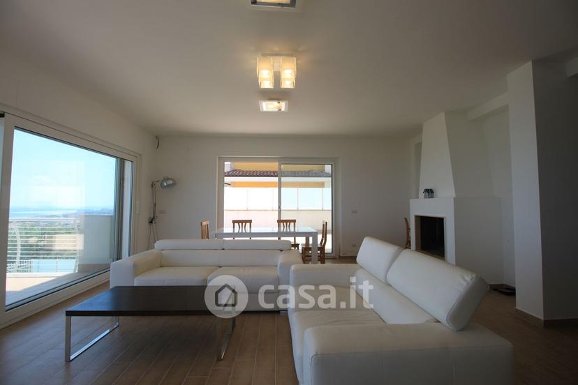 Villa in Contrada San Silvestro — foto 2 di 45