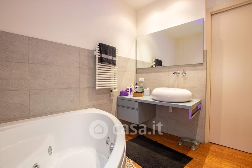 Trilocale in Via Fratelli Bronzetti 16 — foto 25 di 54