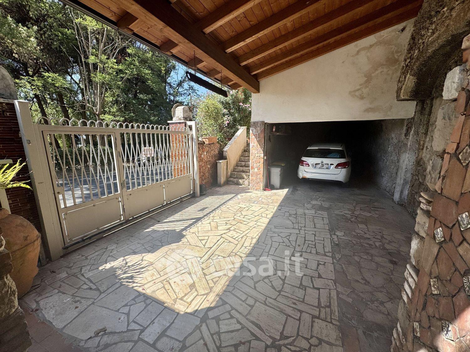 Villa in Via Appia 104 /200