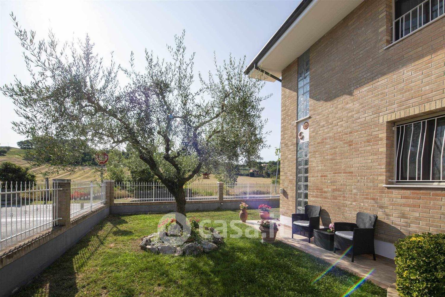Villa in Via G. Brodolini 49