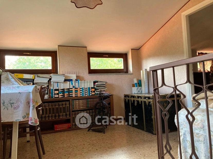 Villa in Via Combaluetto 1 — foto 10 di 22