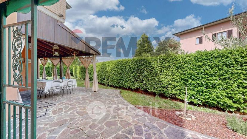 Villa in Via Fratelli Rosselli — foto 40 di 74