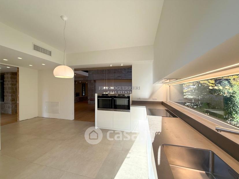 Villa in Via Alcide de Gasperi — foto 18 di 38