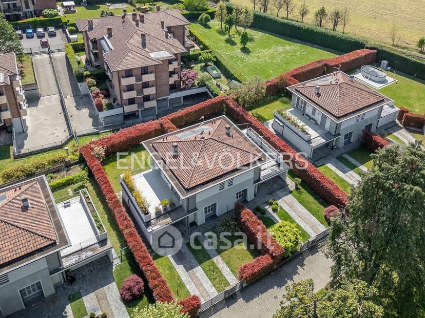 Villa in Via Filippo Corridoni — foto 11 di 21