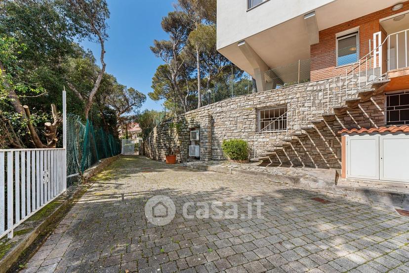 Villa in Via del Glicine 2 — foto 17 di 41