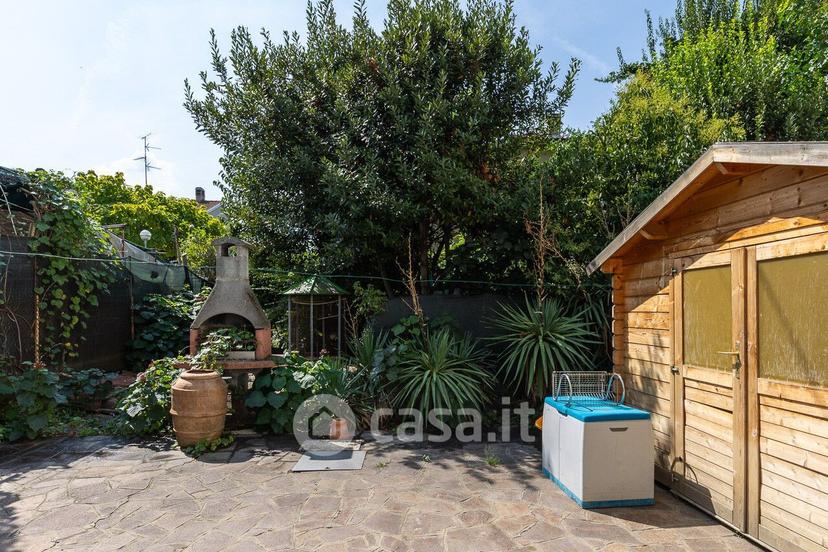 Villa in Via Circondario Sud 10 — foto 17 di 22