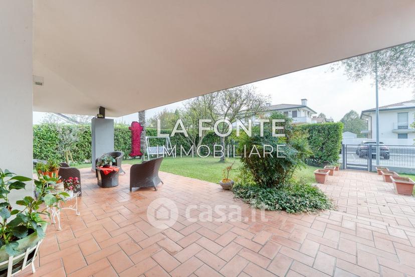 Villa in Via Lombardia — foto 18 di 29