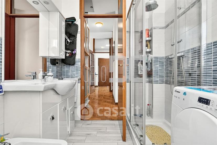 Trilocale in Viale Vittorio Veneto 17 — foto 8 di 19