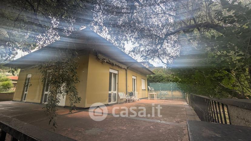 Villa in Via Fanny Roncati Carli