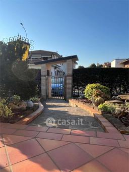 Villa in Via Sandro Pertini 21