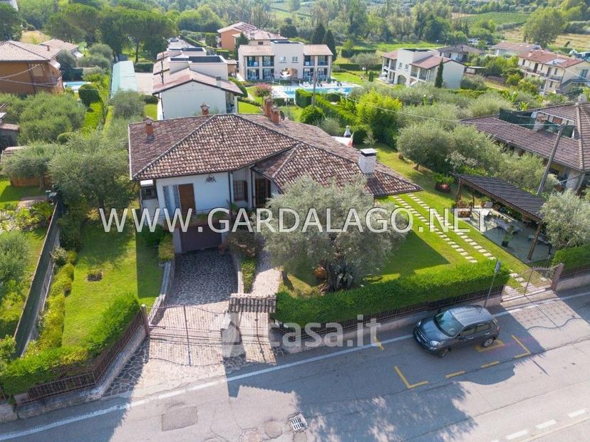 Villa in Via Carlo G. Battistoli — foto 37 di 37