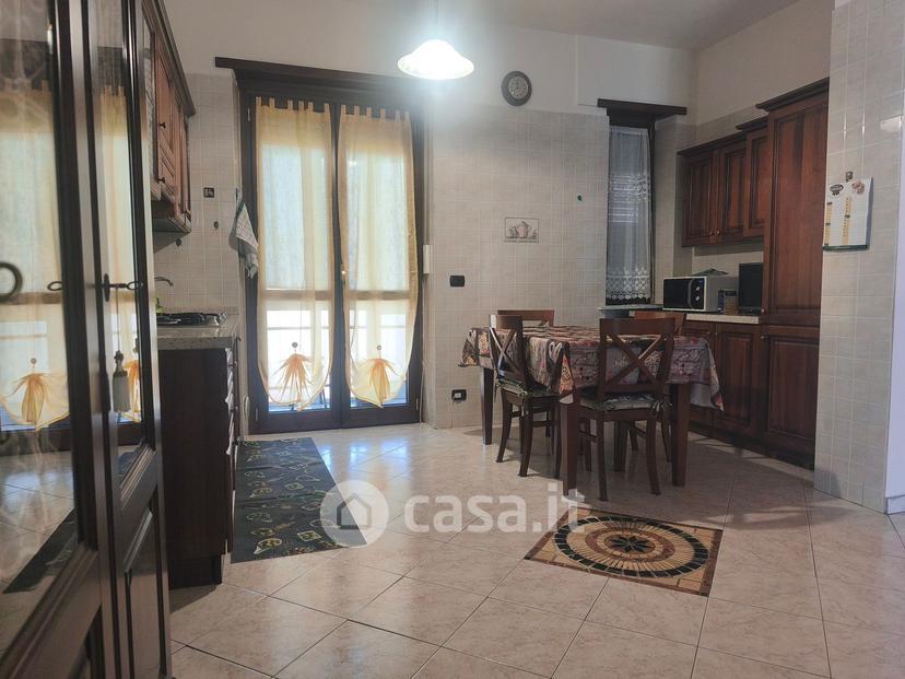 Stanza in Via Castagnevizza 32 — foto 2 di 9
