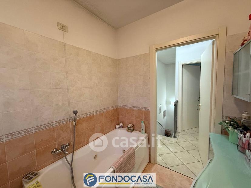 Trilocale in Via Europa — foto 22 di 25