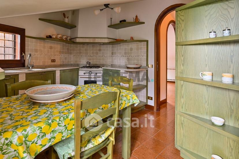 Villa in Viale Belvedere 14 — foto 27 di 77