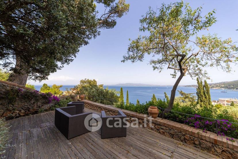 Villa in Via dei Fari 1 — foto 2 di 46
