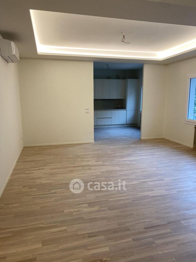 Stanza in Viale Giosuè Carducci 6