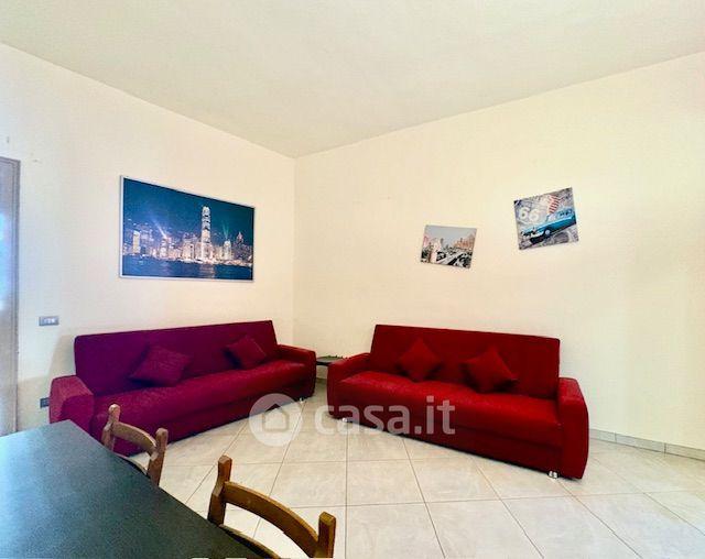 Stanza in Largo San Martino 2 — foto 4 di 35