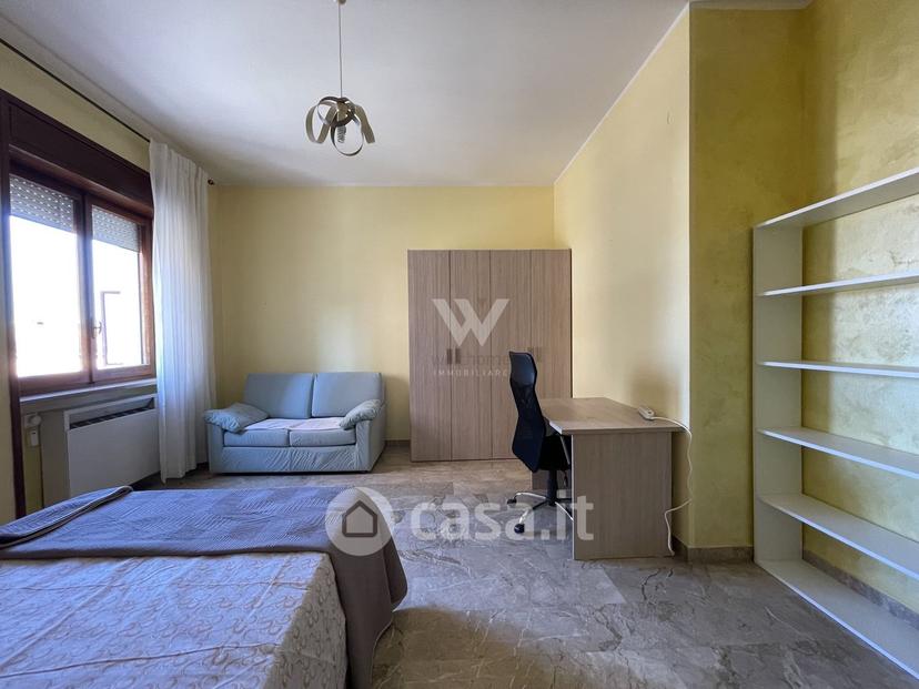 Stanza in Via Luigi d'Amato 17 — foto 6 di 21