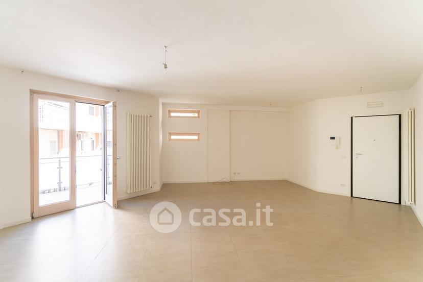 Quadrilocale in Via Edmondo de Amicis 50 a — foto 24 di 30