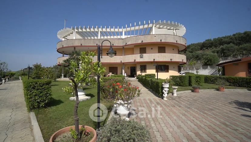 Villa in Via dei Carpini 1 — foto 9 di 51