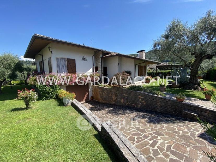 Villa in Via Carlo G. Battistoli — foto 33 di 37