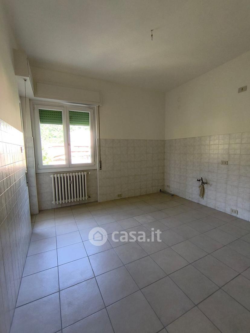 Trilocale in Via F. Petrarca — foto 23 di 25