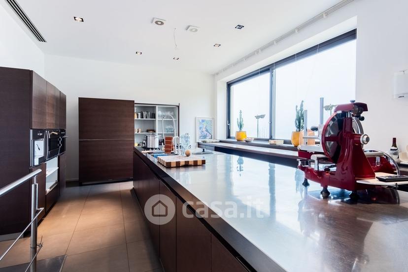Villa in Via Alessandro Manzoni — foto 18 di 54