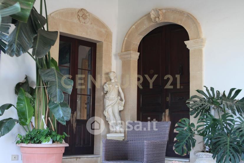 Villa in Via Frine 67