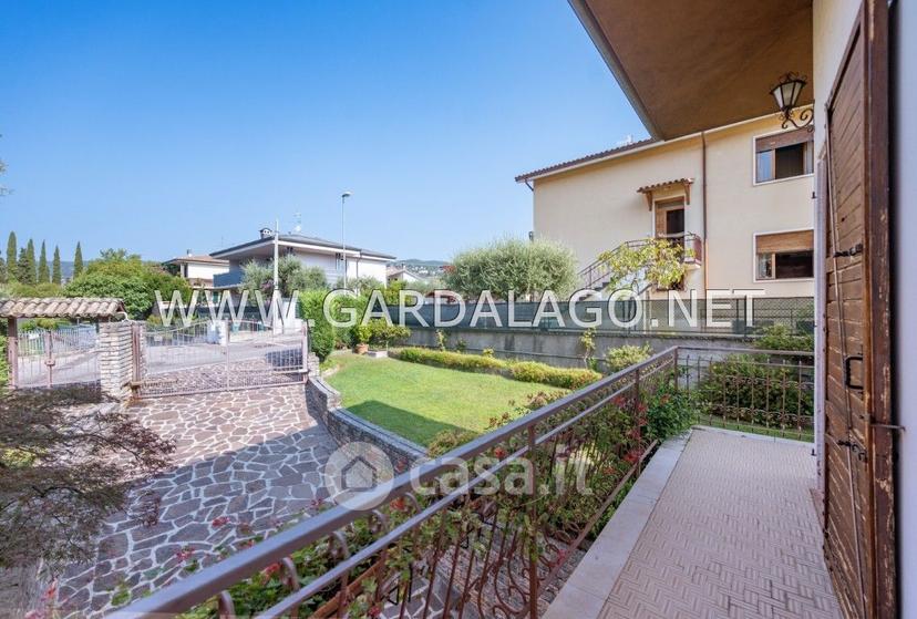 Villa in Via Carlo G. Battistoli — foto 18 di 37